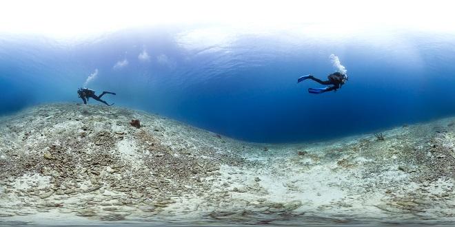 Caribbean reefs today - lots of coral deadzone, Bonaire, 2013.   © Catlin Seaview Survey